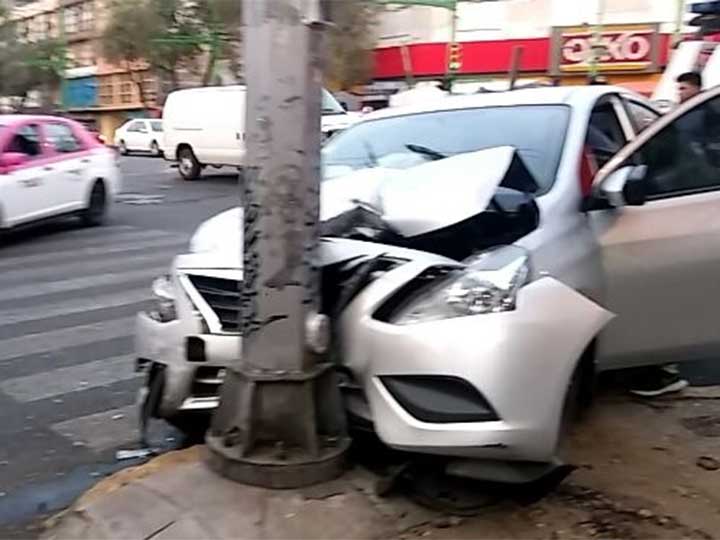 Choque deja dos lesionados en la colonia Obrera