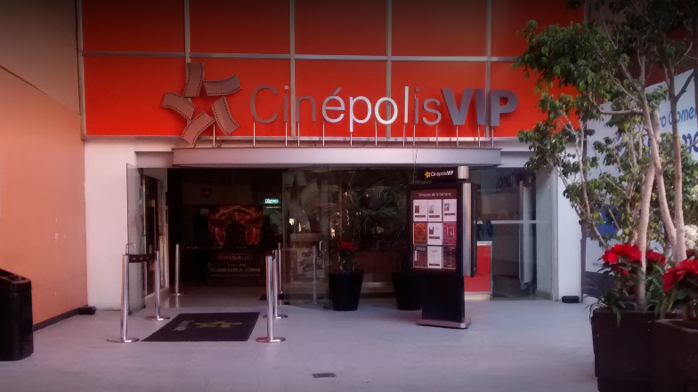 Asaltan a asistentes de sala de cine en Interlomas