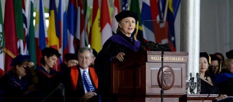 Trump terminará destituido: Hillary Clinton - clinton-wellesley