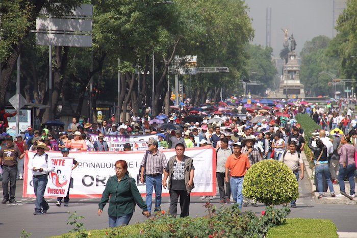 Maestros ingresan a la SEGOB