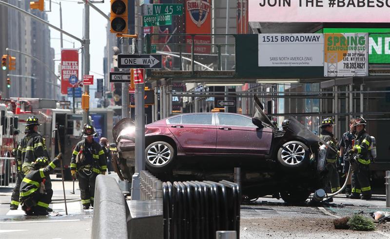 Nuevos videos del ataque en Times Square - coche-1-1