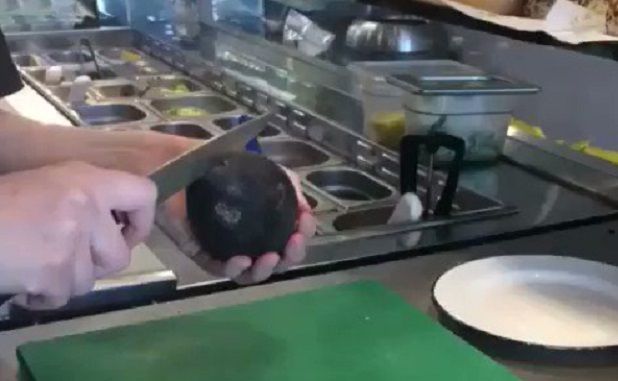 Cirujanos alertan por heridas causadas por cortar aguacate