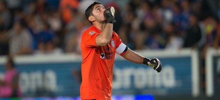 Jesús Corona se arrepiente de querer salir del Cruz Azul