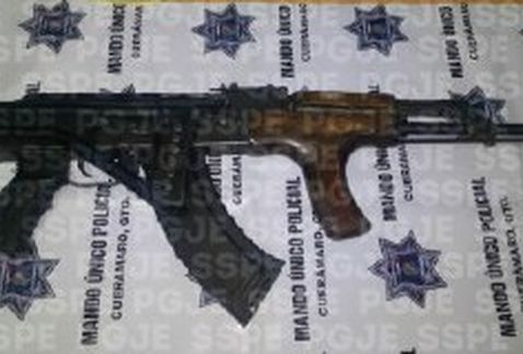 Detienen a cinco con armas de grueso calibre en Guanajuato - cueramaro-arma-robo