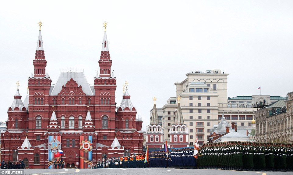Marchan 10 mil soldados en Rusia para conmemorar victoria sobre los nazis - desfile-rusia-14