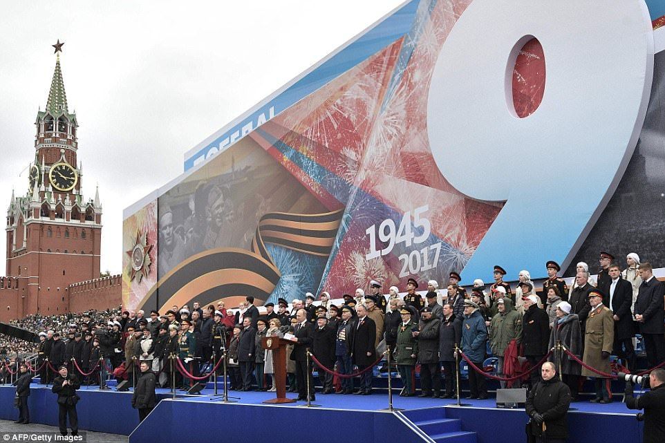 Marchan 10 mil soldados en Rusia para conmemorar victoria sobre los nazis - desfile-rusia-15