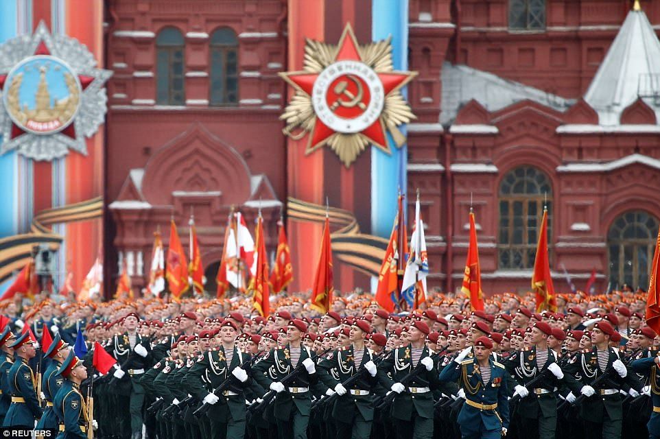 Marchan 10 mil soldados en Rusia para conmemorar victoria sobre los nazis - desfile-rusia-17