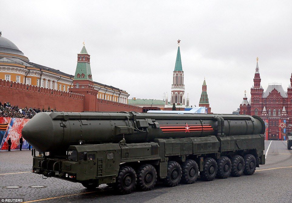 Marchan 10 mil soldados en Rusia para conmemorar victoria sobre los nazis - desfile-rusia-3