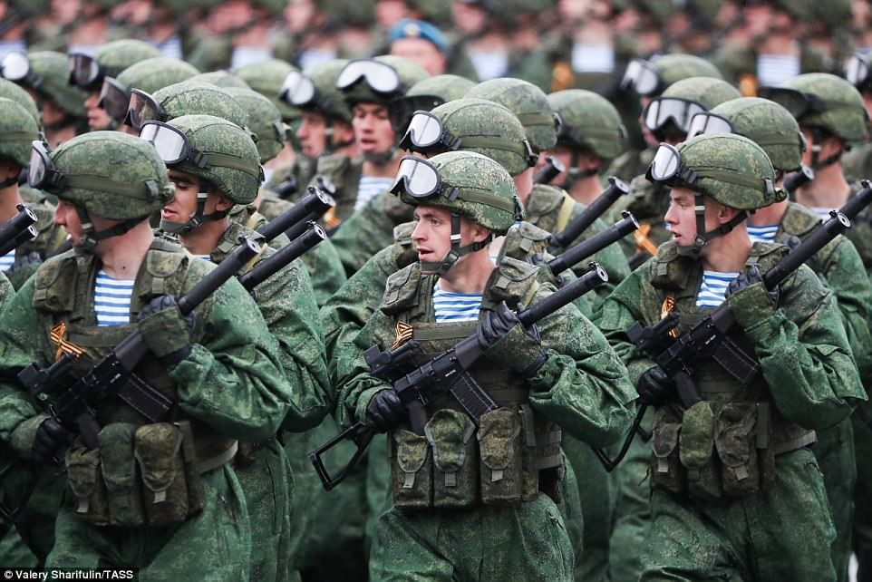 Marchan 10 mil soldados en Rusia para conmemorar victoria sobre los nazis - desfile-rusia