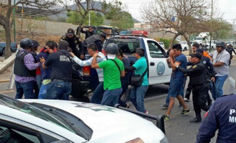 Liberan a los 236 jóvenes detenidos por actos vandálicos en Chiapas - detenidos-jovenes