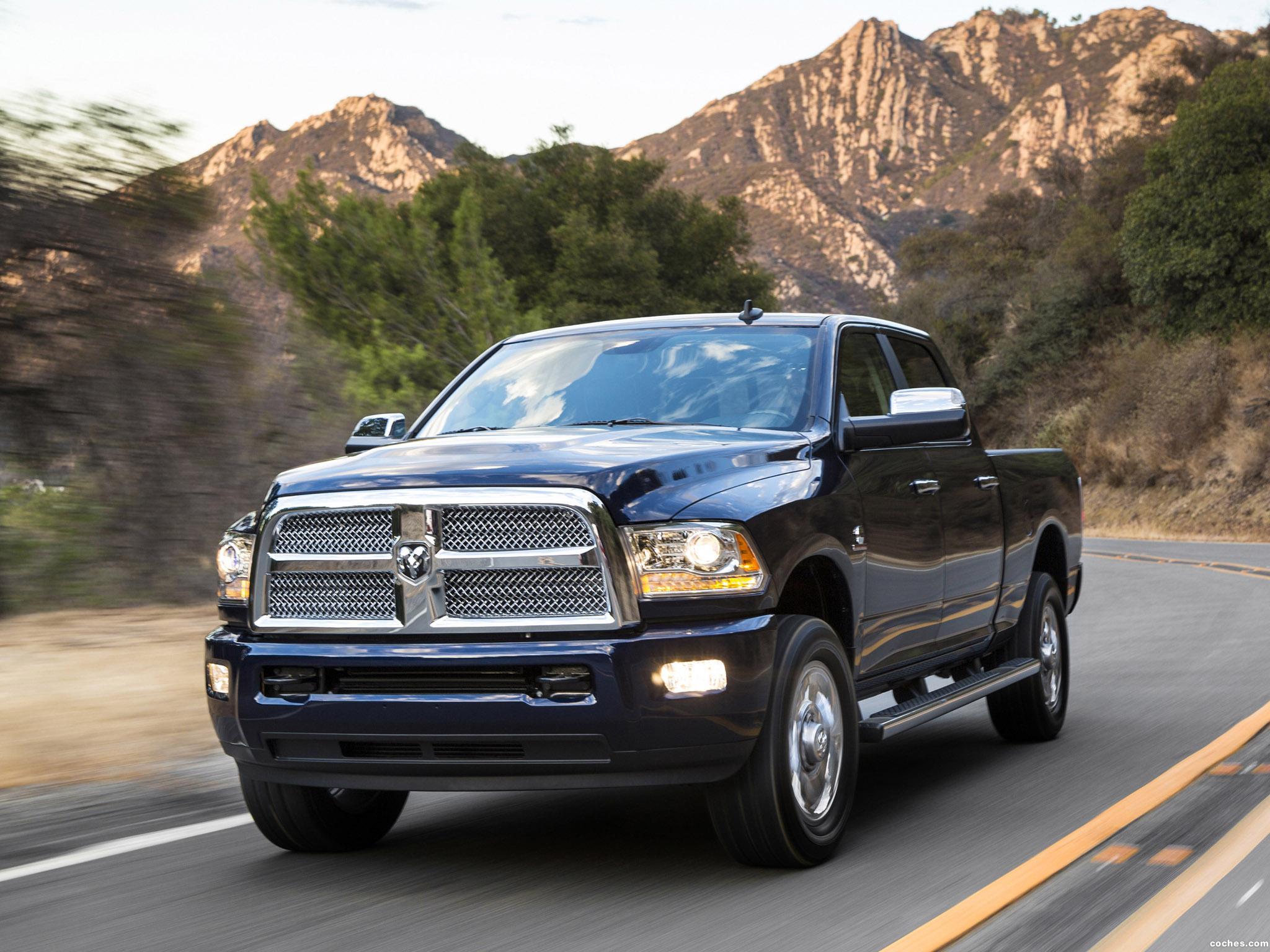 Índice de satisfacción de compradores de coches nuevos cae - dodge_ram-2500-laramie-limited-crew-cab-2013_r8