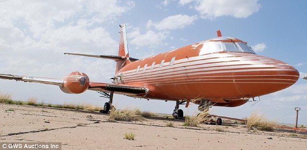 Subastarán el último avión privado de Elvis Presley - elvis2