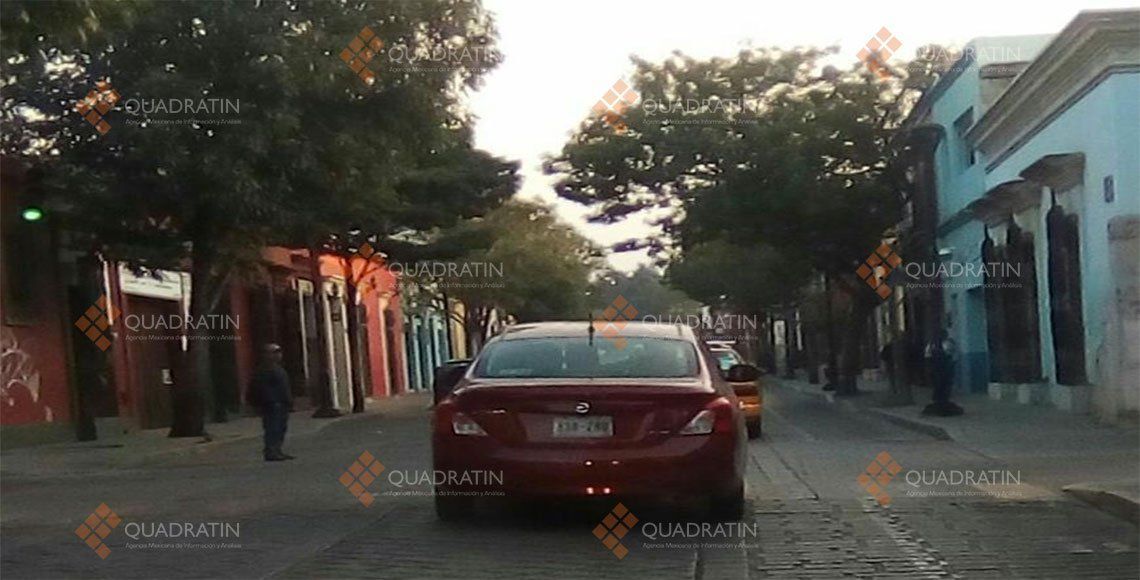Queman llantas en puerta de primaria en Oaxaca - escuela3