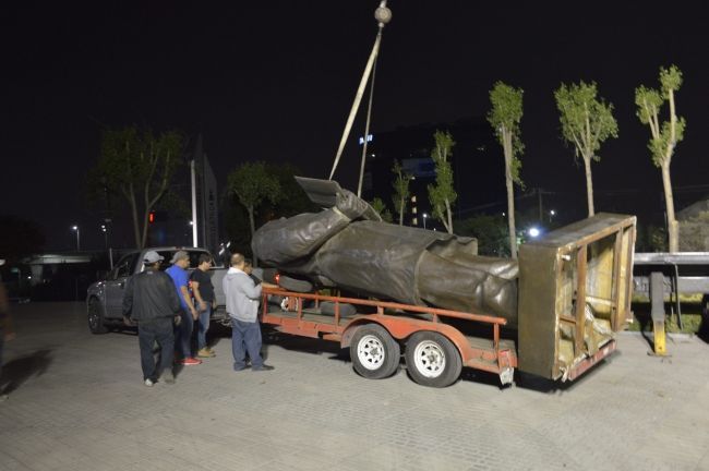 Retiran estatua de Benito Juárez en Naucalpan por falta de pago - estatuua-benito-juárez