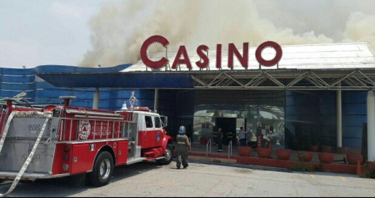 Controlan incendio de casino en Naucalpan