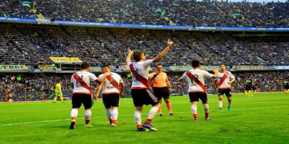 River se impone al líder Boca en La Bombonera