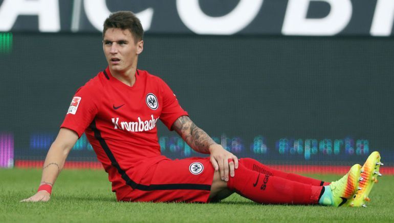 Guillermo Varela fuera del Eintracht por tatuaje