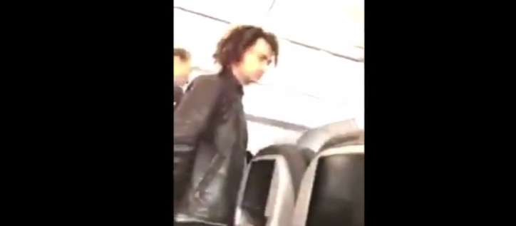 Hombre intenta entrar a cabina de avión con destino a Hawaii