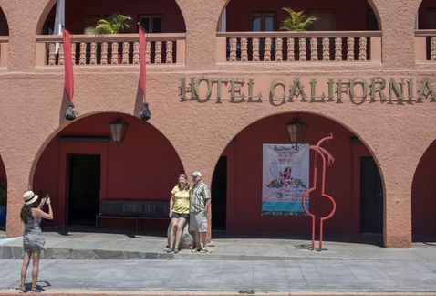 The Eagles demanda al Hotel California de México - hotel-california