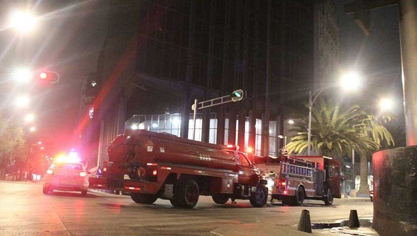 Controlan incendio en edificio de Reforma