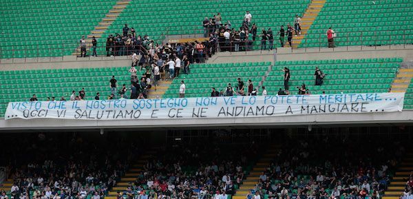 Aficionados del Inter abandonan San Siro en protesta por crisis