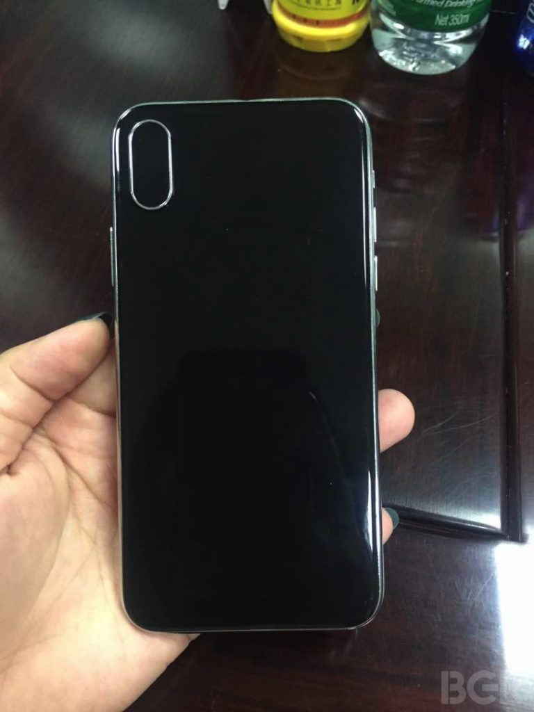 Revelan nuevas imágenes del diseño del iPhone 8 - iphone-8-leak-2-768x1024