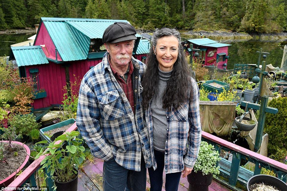 #Imágenes Pareja vive desde hace 25 años en su propia isla sustentable - isla-4