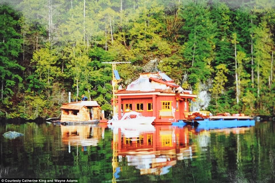 #Imágenes Pareja vive desde hace 25 años en su propia isla sustentable - isla-6