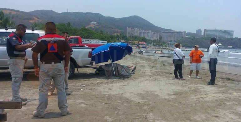 Turista muere mientras nadaba en Ixtapa