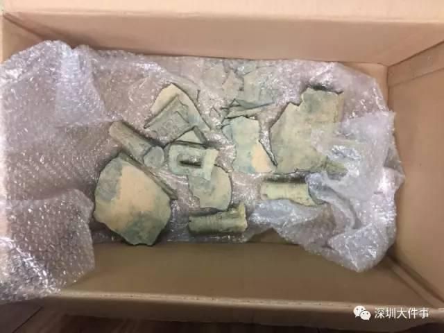 Servicio de paquetería destruye antigüedad de un millón de dólares - jarrón-bronce