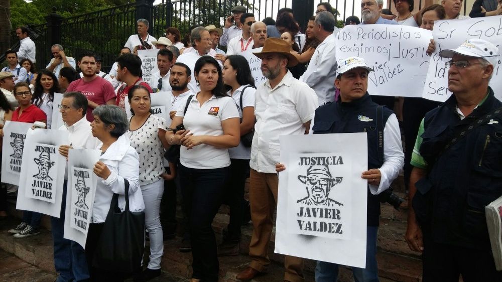 Exigen justicia a gobernador de Sinaloa por muerte de Javier Valdez - javier-valdez-protesta