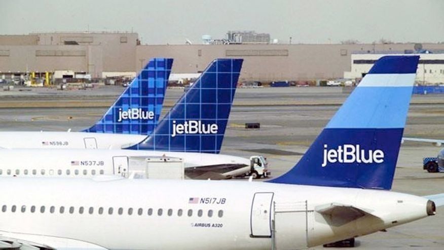 #Video Expulsan a familia de vuelo de JetBlue por un pastel - jetblue