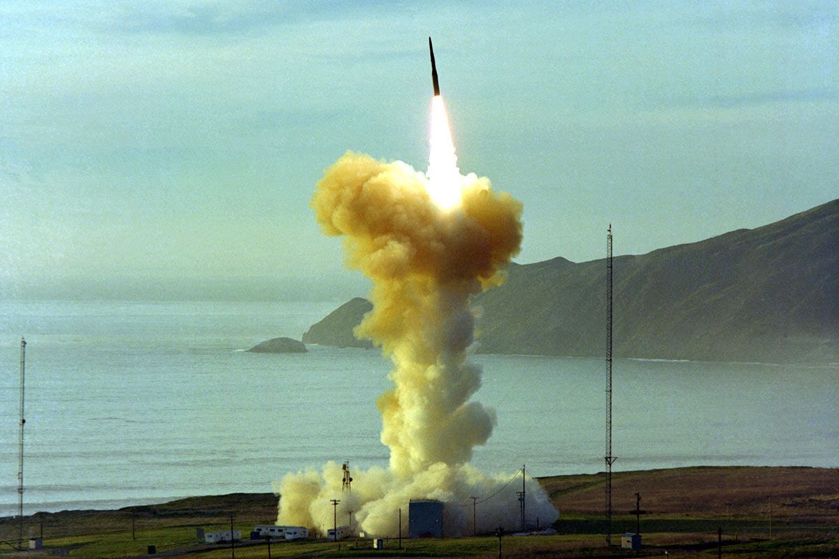 EE.UU. lanza misil intercontinental desde California - lgm-30g-minuteman-iii-003