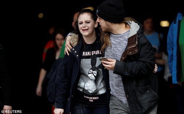 Desalojan centro comercial en Manchester - man2