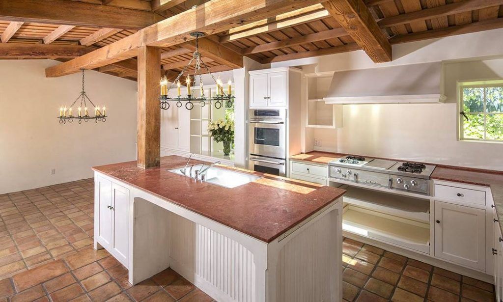 Ofrecen casa donde murió Marilyn Monroe - mansión-1-1024x615