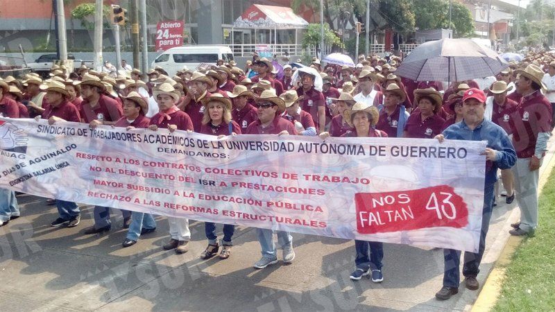 Marchan cientos por el Día del Trabajo en Acapulco