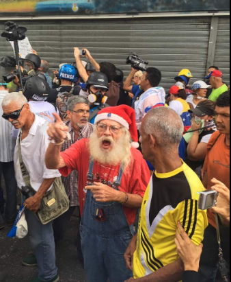 Policías venezolanos reprimen marcha de ancianos contra Maduro - marcha-ancianos-maduro-3