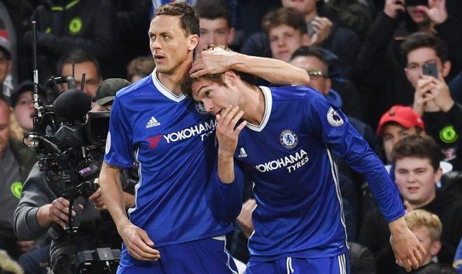 Chelsea acaricia el título tras goleada - marcos-alonso-chelsea