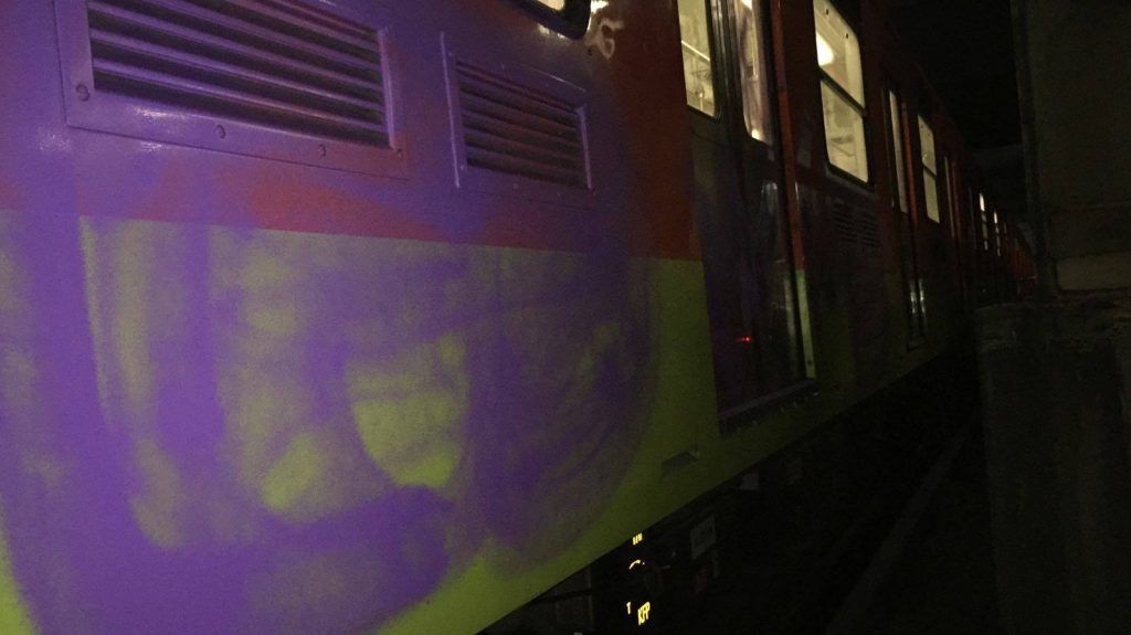 Liberan a extranjeros que grafitearon el Metro de la Ciudad de México - metro-pintado-1024x575