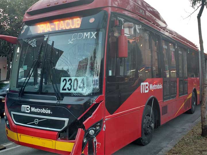 Estudiante muere arrollado por Metrobús en la colonia Escandón