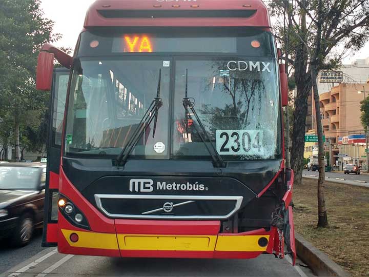 Estudiante muere arrollado por Metrobús en la colonia Escandón - metrobus-csmzxc