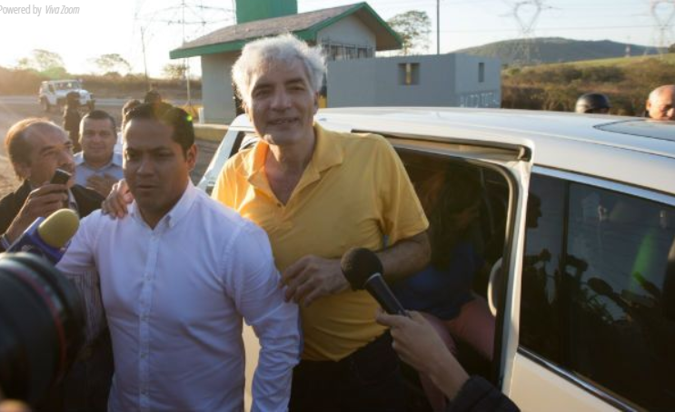 Hospitalizan a Mireles en Michoacán