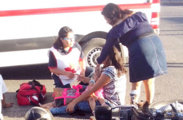 Choque de motocicletas en Durango deja cuatro heridos