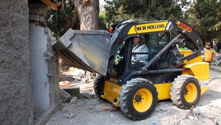 Derriban construcciones ilegales en Miguel Hidalgo