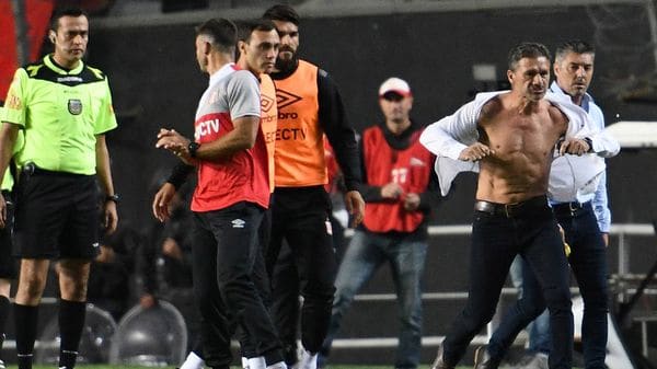 #Video La reacción de un técnico después de ser expulsado por reclamar - nelson-vivas-2