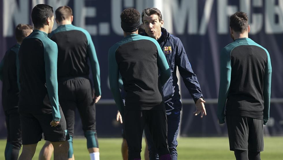 Neymar amaga con dejar el Barcelona - neymar-asistente-barca