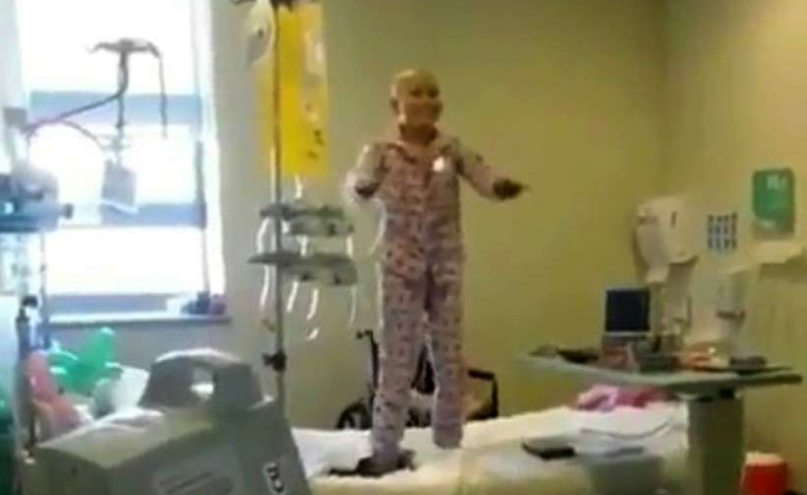 #Video Luis Fonsi sorprende a niña con cáncer