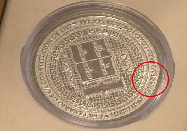 Congreso de Zacatecas justifica error ortográfico en onza de plata