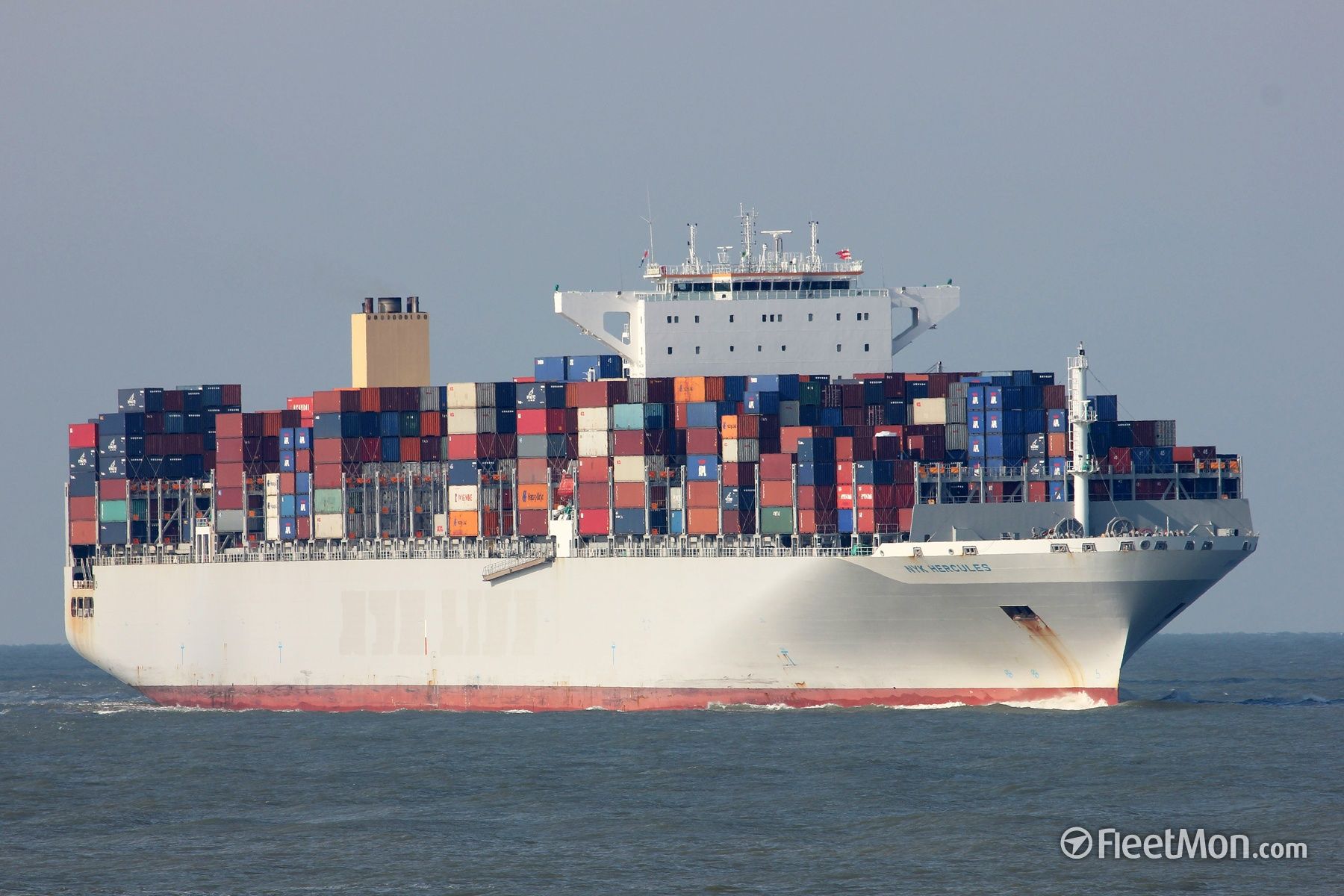 Portacontenedores francés rompe récord en Canal de Panamá - oocl-france_9622617_1318583