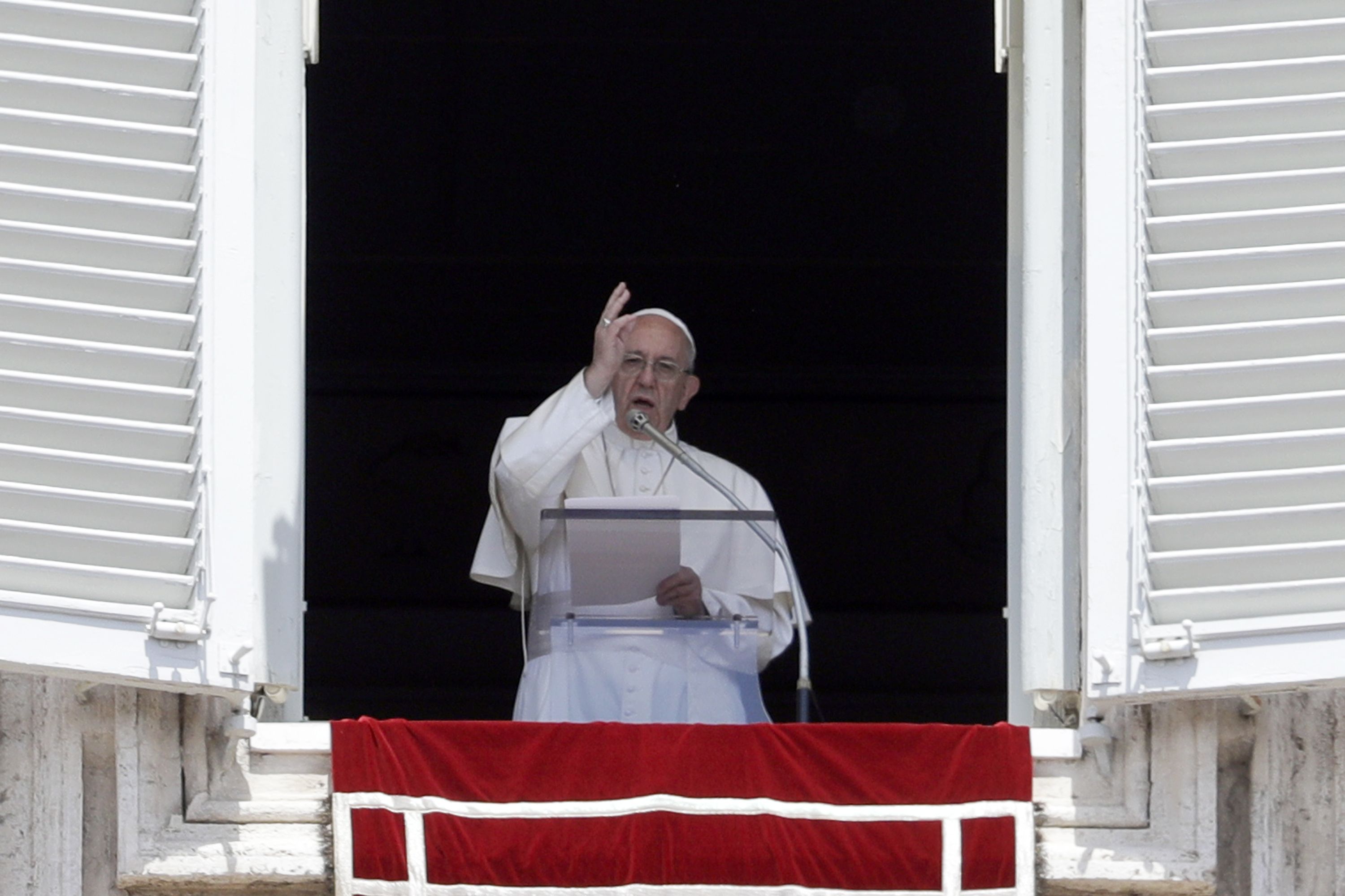 Papa Francisco pide orar para que Dios libere al mundo del terrorismo